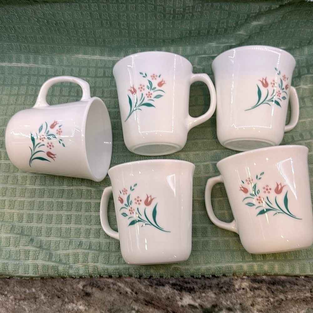 Corning USA VTG Set of 5 Corelle Coffee Mugs in Rosemarie Pattern.  Pink tulips
